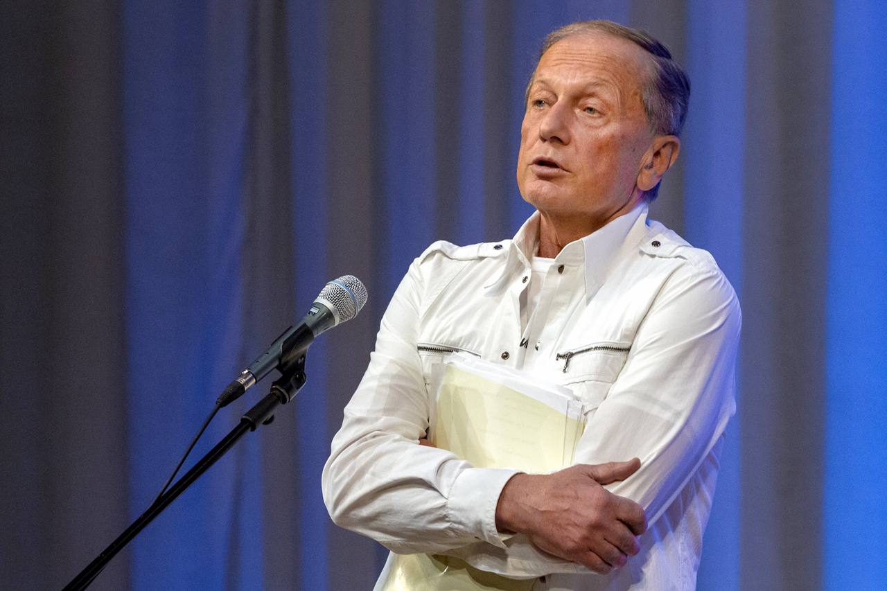 Концерт михаила задорнова. Задорнов концерт 1990. Задорнов про америку. Концерт михаила задорнова про. Задорнов.