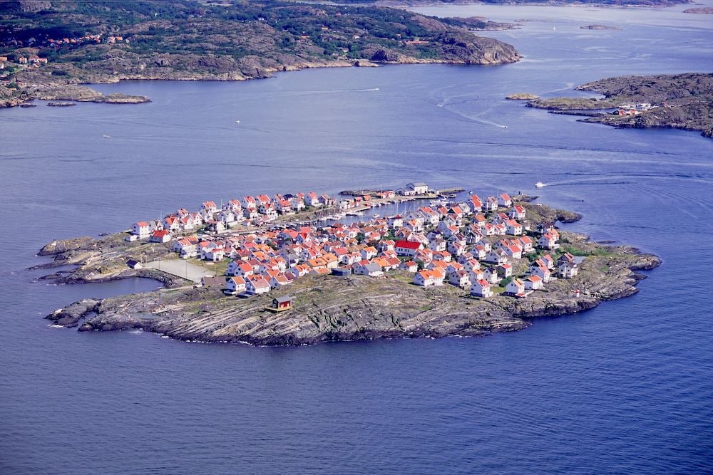 Swedish islands. Остров кэнсе швеция. Шхеры швеции. Бохуслен. Сандхамн остров в швеции.